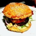 Glutenfri burger med det hele